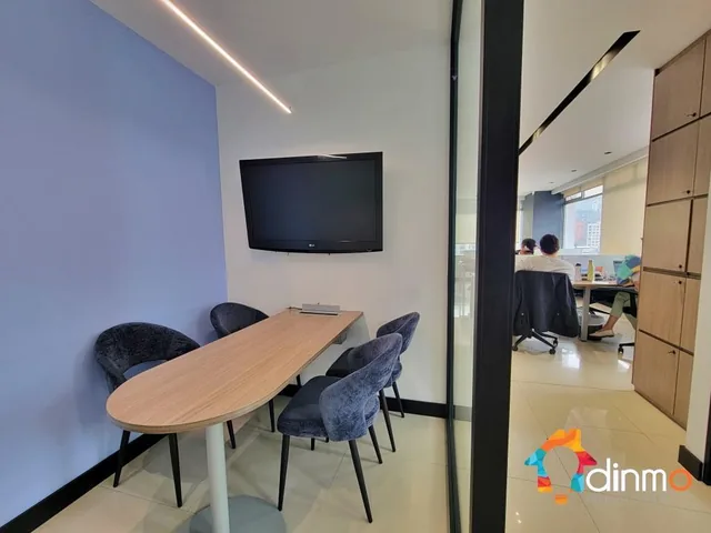 Vendo Oficina Esquinera Quito La Carolina / Vista de Lujo — imagen 3