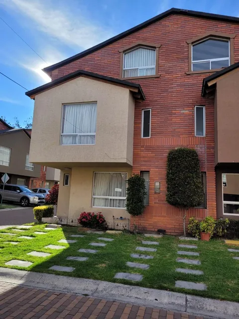 Casa en Venta en Pomasqui Conjunto Alzacar de Toledo Entrada La Pampa — imagen 3