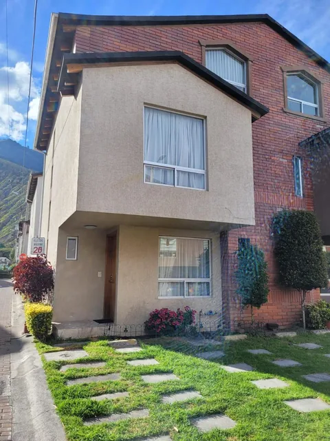 Casa en Venta en Pomasqui Conjunto Alzacar de Toledo Entrada La Pampa — imagen 2