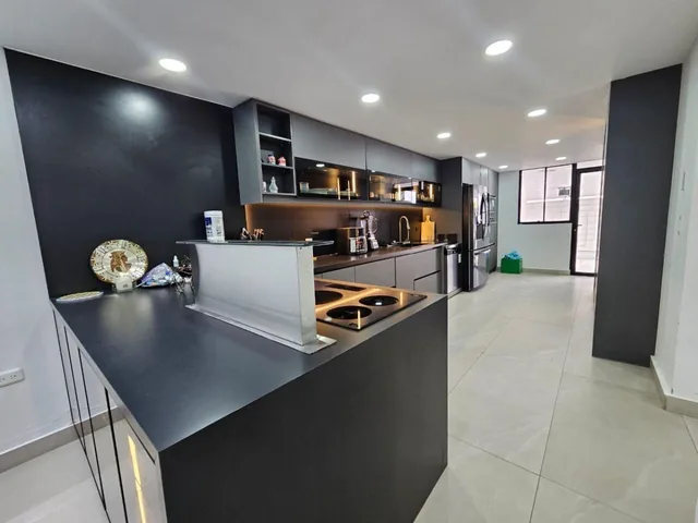 Espectacular Casa de 4 Dorm. con Gran Terraza Bbq | Cumbayá — imagen 4