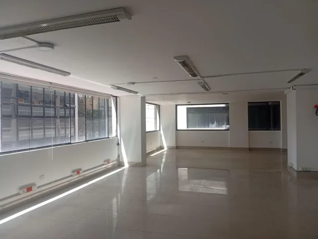 Oficina Comercial de 200 m² en Venta en Iñaquito — imagen 3