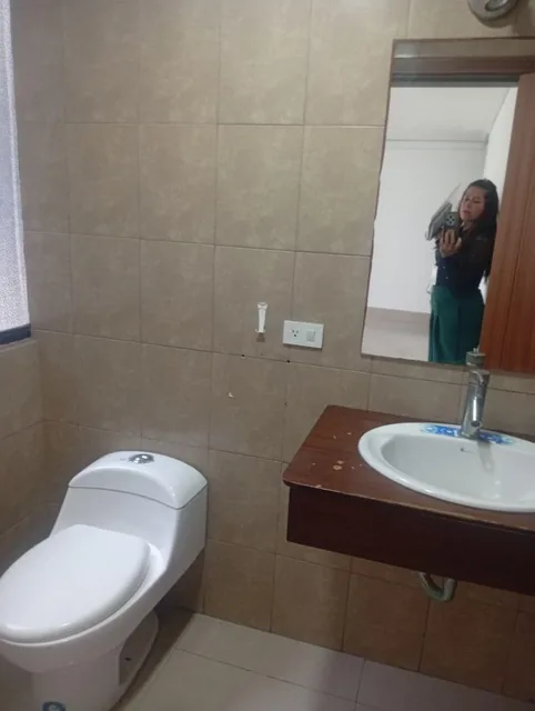 Oficina Comercial de 200 m² en Venta en Iñaquito — imagen 2