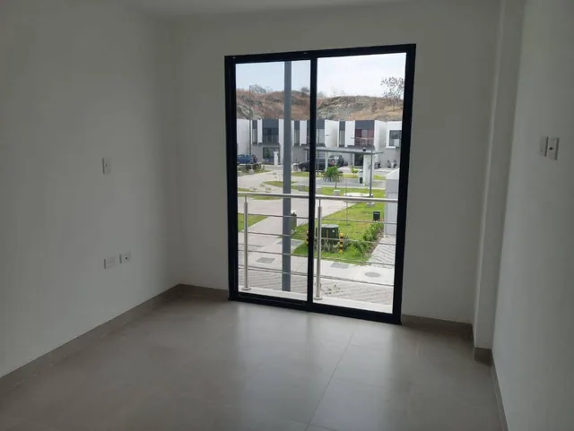 Casa de Venta en La Urbanización Narcisa Club, 3 Dorm., 2 Parqueos. Guayas — imagen 4