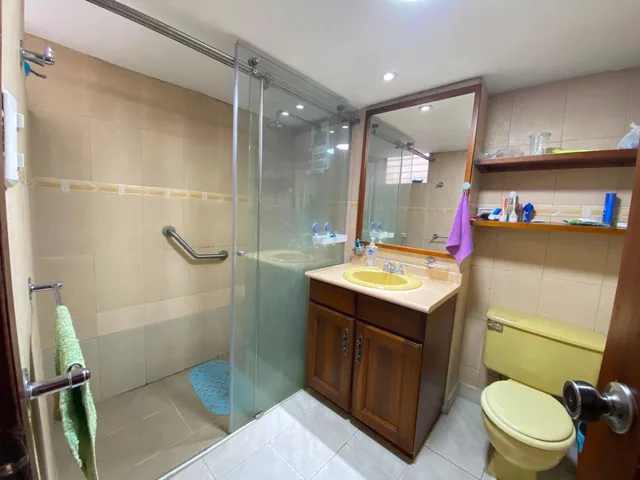 Vendo Amplio Departamento de 180 m en La República del Salvador, con Balcón — imagen 4
