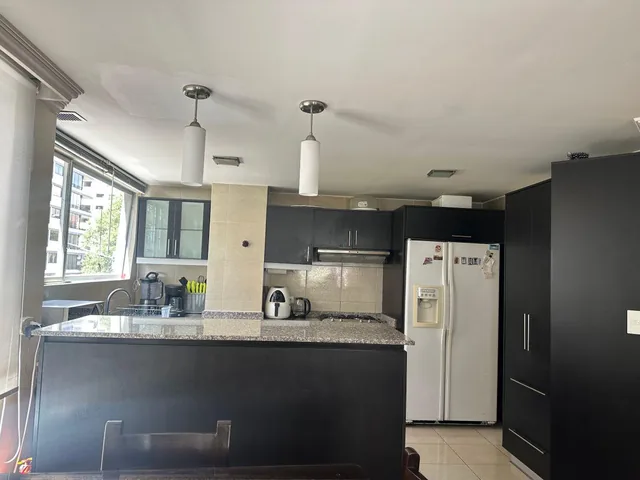 Vendo Bosmediano y Carlos Guerrero Hermoso Departamento 3 Dorm. 2 Estacionamientos, 1 Bodega. Provincia de Pichincha — imagen 4