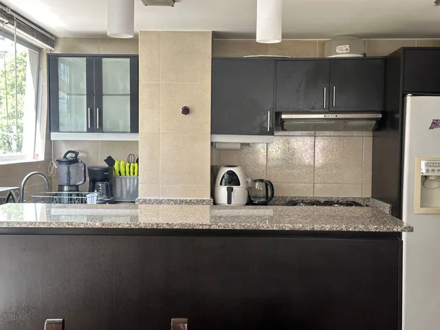 Vendo Bosmediano y Carlos Guerrero Hermoso Departamento 3 Dorm. 2 Estacionamientos, 1 Bodega. Provincia de Pichincha — imagen 3