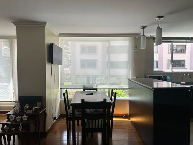 Vendo Bosmediano y Carlos Guerrero Hermoso Departamento 3 Dorm. 2 Estacionamientos, 1 Bodega. Provincia de Pichincha — imagen 2
