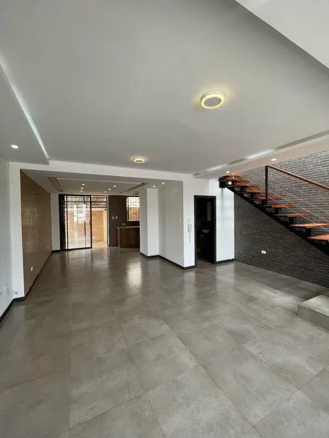 Venta Casa Amplia Dos Pisos Tres Dorm. Valle de Los Chillos Cashapamba — imagen 4