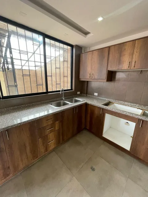 Venta Casa Amplia Dos Pisos Tres Dorm. Valle de Los Chillos Cashapamba — imagen 3