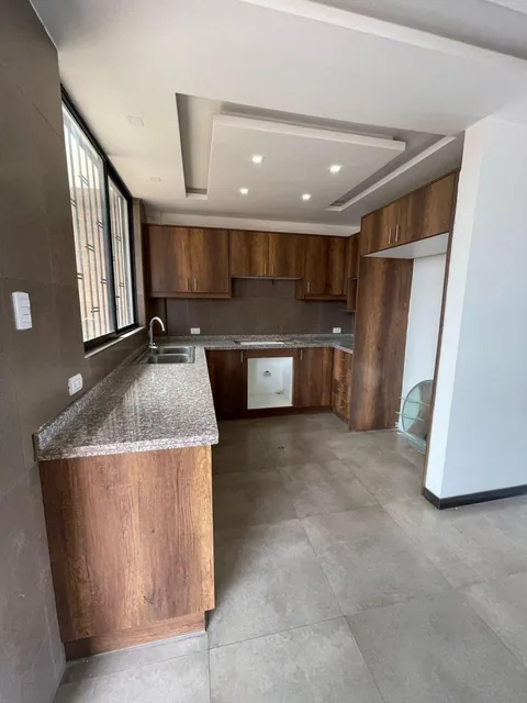 Venta Casa Amplia Dos Pisos Tres Dorm. Valle de Los Chillos Cashapamba — imagen 2