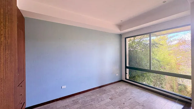 Casa en Venta en Cumbayá | Jardín Privado — imagen 2