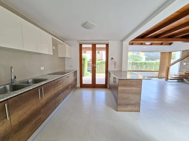 Vendo Hermosa Casa a 5 Minutos del Colegio Menor — imagen 5