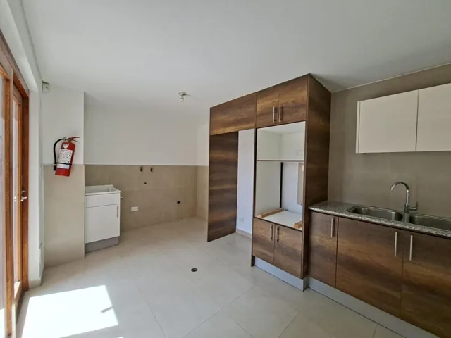 Vendo Hermosa Casa a 5 Minutos del Colegio Menor — imagen 3