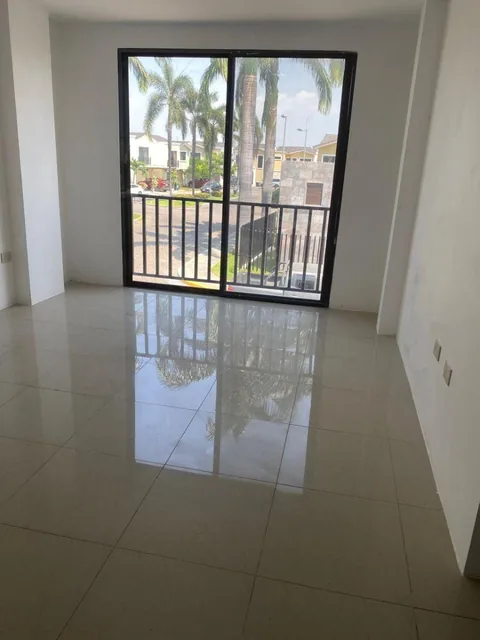 Casa en Mallorca Village Esquinera con Piscina, Guayas — imagen 2