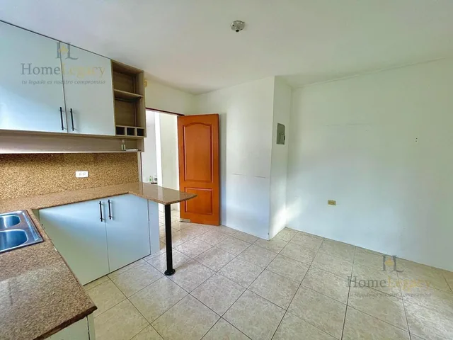 Venta de Casa Esquinera de 3 Dorm. con Patio y 2 Garajes en Guayaquil Am, Guayas — imagen 4