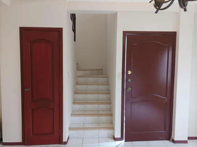 Vendo en La Urbanización La Joya, Etapa Rubi Casa 2 Plantas, 3 Dorm., Valor Muy Conveniente, Guayas — imagen 2
