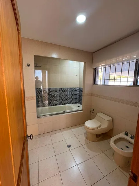 Venta Hermosa Casa Miravalle Vista Grande — imagen 3