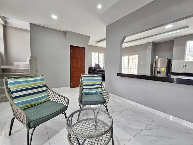 Vendo Bonita Casa de 2 Plantas Sector La Italiana en Salinas — imagen 3