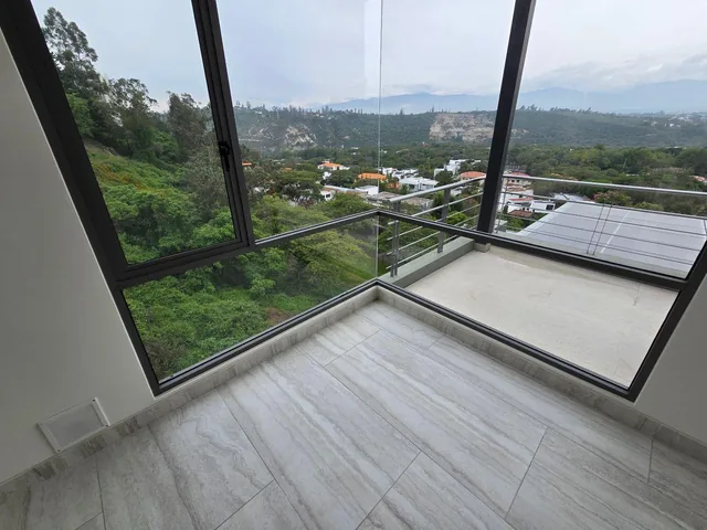 Vendo Exclusivo Pent - House Duplex de Lujo Dentro de La Mejor Urbanizacion de Cumbaya — imagen 4