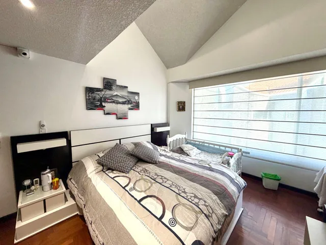 Santa Lucía Quito - Amplia Casa de Venta Dentro de Conjunto con Guardiania — imagen 2