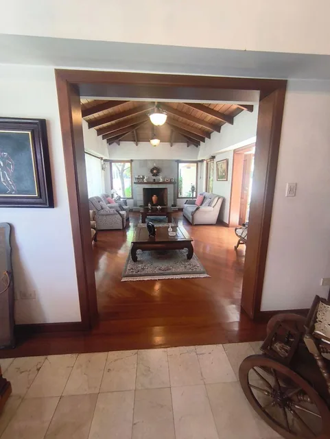 Venta Casa Cumbayá Urbanización, 5 Dorm. y Una Mini Suite Independiente $420.000 — imagen 2
