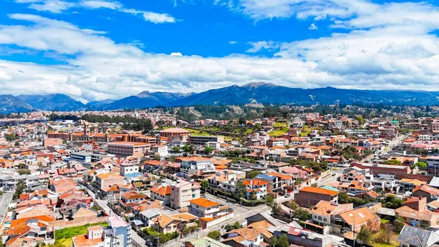 Casa Rentera de Tres Departamentos a Dos Cuadras de La U. Catolica, Azuay — imagen 3