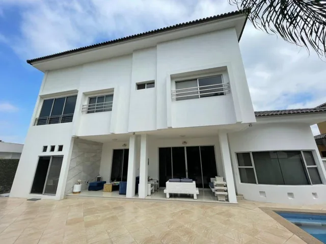 En Venta Urb La Laguna 560 m de Terreno Const 400 Mas Suite 40 m, Guayas — imagen 2