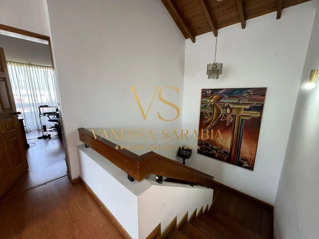 Casa con 5 Dorm. en Venta en Monteserrín Dentro de Urbanización — imagen 3