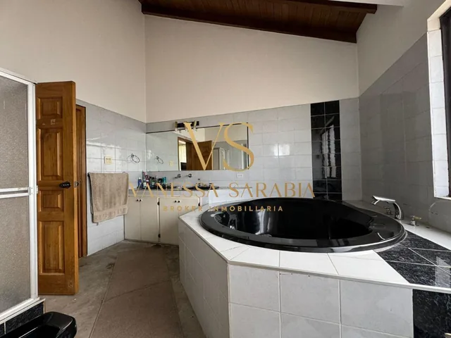 Casa con 5 Dorm. en Venta en Monteserrín Dentro de Urbanización — imagen 2