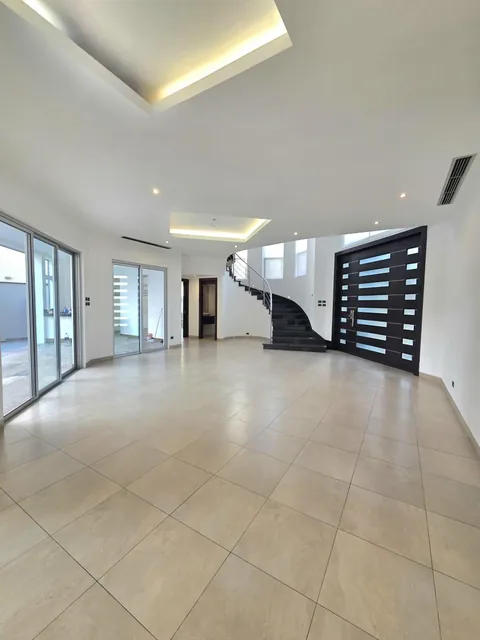 Villa en Estancias del Rio 363 m² de Terreno 241 m Dce Construccion,112 Patio, Guayas — imagen 2
