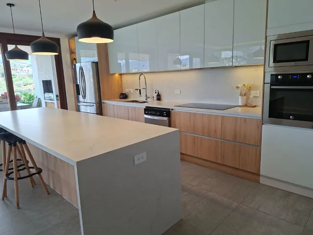 Amplia, Luminosa y Moderna Casa con 3 Dorm. en Venta en El Nuevo Cumbayá — imagen 2