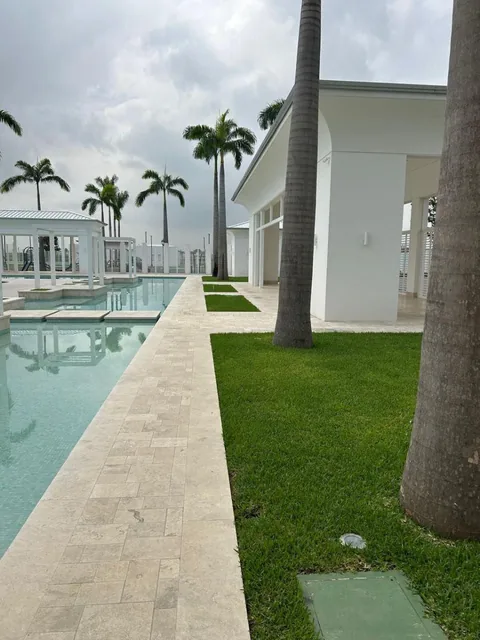 Parques del Batan - Samborondon - Terreno Medianero en Venta - Sector Exclusivo, Residencial, Guayas — imagen 5