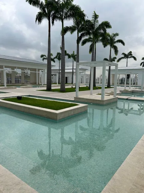 Parques del Batan - Samborondon - Terreno Medianero en Venta - Sector Exclusivo, Residencial, Guayas — imagen 4
