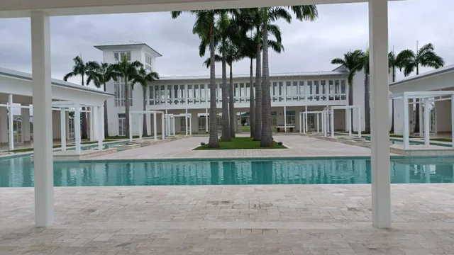 Parques del Batan - Samborondon - Terreno Medianero en Venta - Sector Exclusivo, Residencial, Guayas — imagen 3