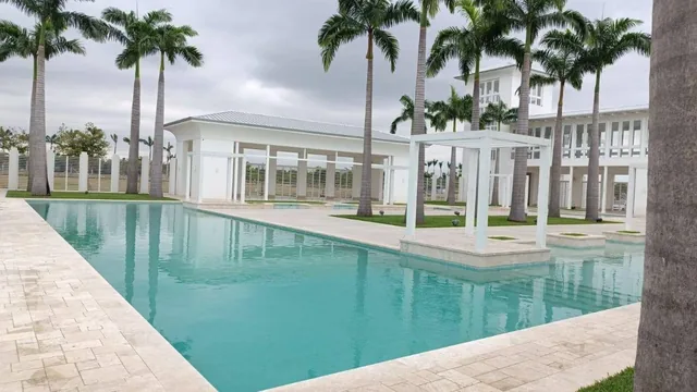 Parques del Batan - Samborondon - Terreno Medianero en Venta - Sector Exclusivo, Residencial, Guayas — imagen 2