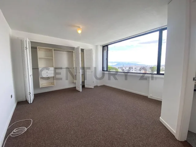 Venta Oportunidad Amplio Departamento con Terraza Propia Urb. El Condado — imagen 2