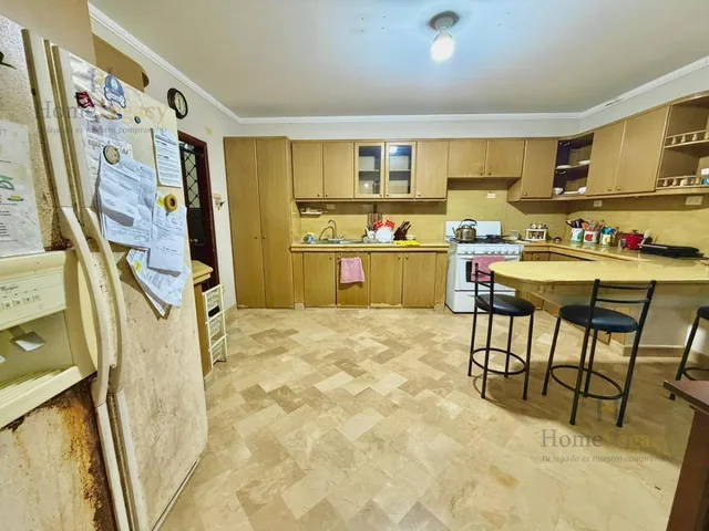 Venta de Casa Esquinera con Vista Al Parque, 4 Dorm. y Patio Am, Guayas — imagen 4
