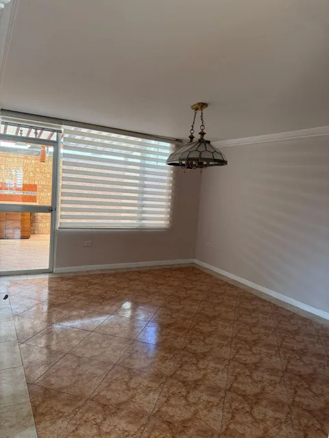 Rento o Vendo Linda Casa en Conjunto Lleno de Áreas Verde Sector Ventura Mall — imagen 4