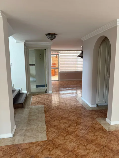 Rento o Vendo Linda Casa en Conjunto Lleno de Áreas Verde Sector Ventura Mall — imagen 3