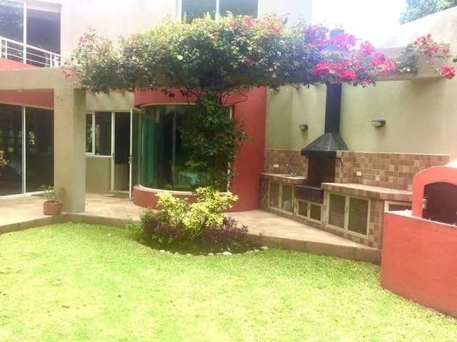 Cumbayá – Urbanización Auqui Chico | Vendo o Arriendo Amplia Casa de 700 m² en 1.500 m² de Terreno — imagen 4