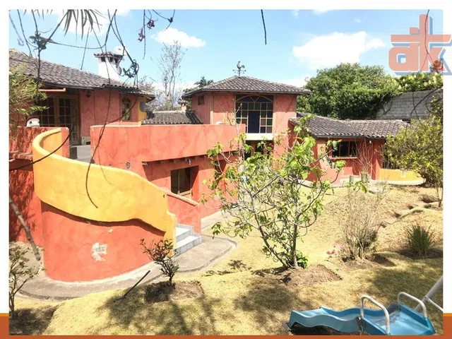 Propiedad de 3 Casas + Áreas Sociales en Conocoto – 2.500 m² — imagen 4