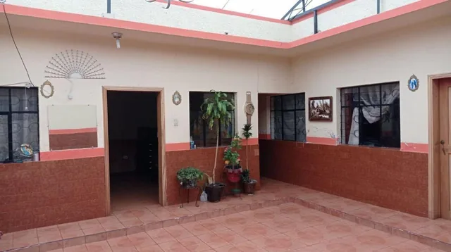 Casa en Venta en El Centro de Tulcán con 2 Locales Comerciales, Carchi — imagen 4