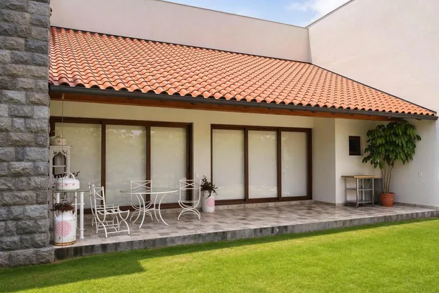 Casa de Lujo en Venta en Puembo con Piscina y 15000 m² Terreno — imagen 2