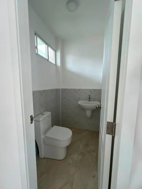 Hermosa Casa Esquinera Ubicada en Casa Laguna, Guayas — imagen 4