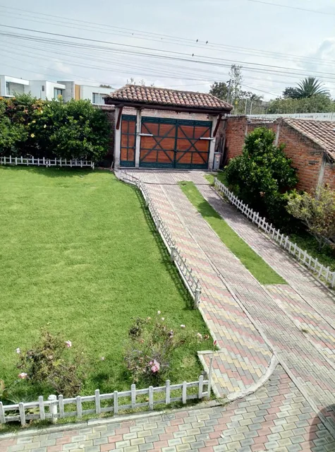 Casa de Venta Independiente Estilo Rustico en Tumbaco — imagen 2