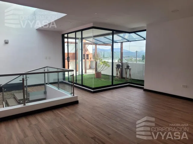 Tumbaco - Ruta Viva, Duplex en Venta de 250 m² de 3 Dorm. — imagen 2