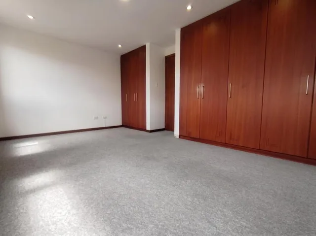 Monteserrin Vendo Suite 60 m² — imagen 3
