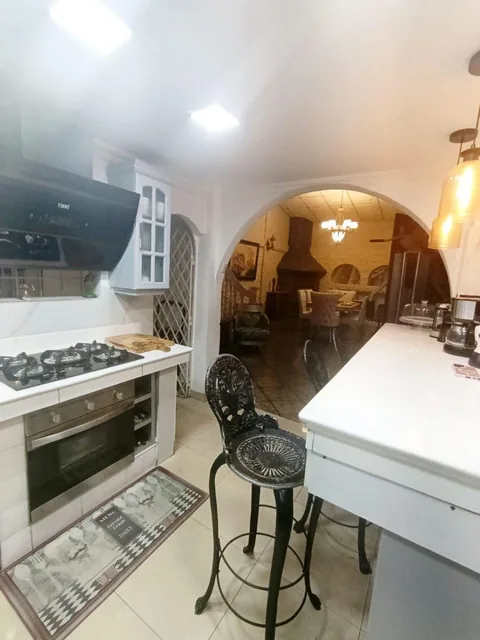 Vendo Casa Esquinera de Una Planta y Media en La Alborada XI Etapa, Guayas — imagen 2