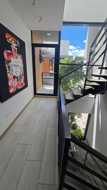 Linda Casa de Estilo Moderno Ideal Para Familias Jovenes — imagen 5