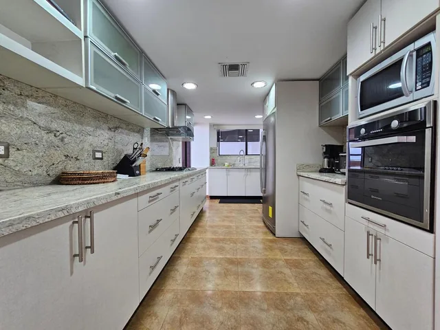 Vendo Lindo Departamento con Vista Espectacular Al Mar en Chipipe - Salinas — imagen 2